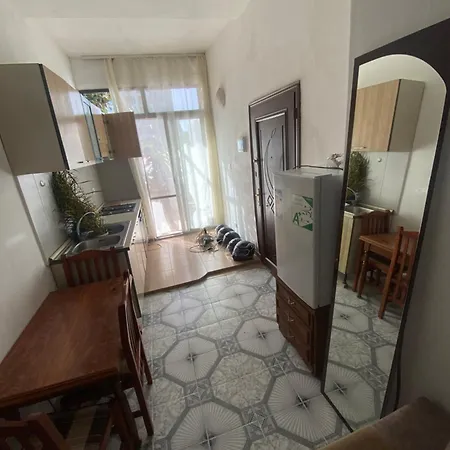 Lovely 2-bedroom With Greenery View Lägenhet