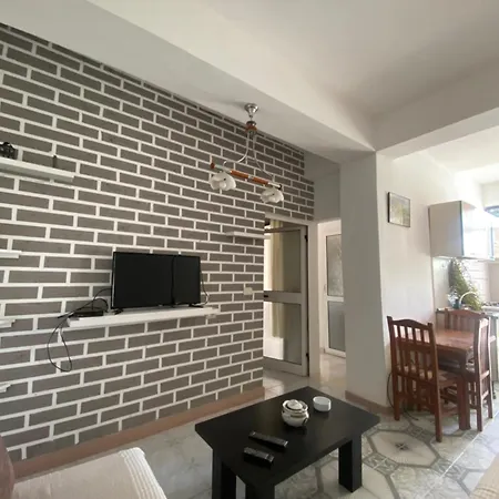 Lovely 2-bedroom With Greenery View