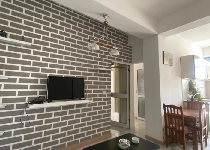 Lovely 2-bedroom With Greenery View