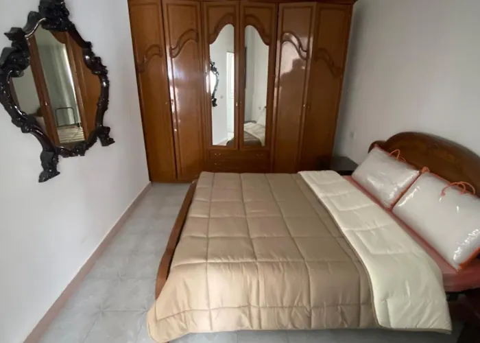 Lovely 2-bedroom With Greenery View Appartement Durrës